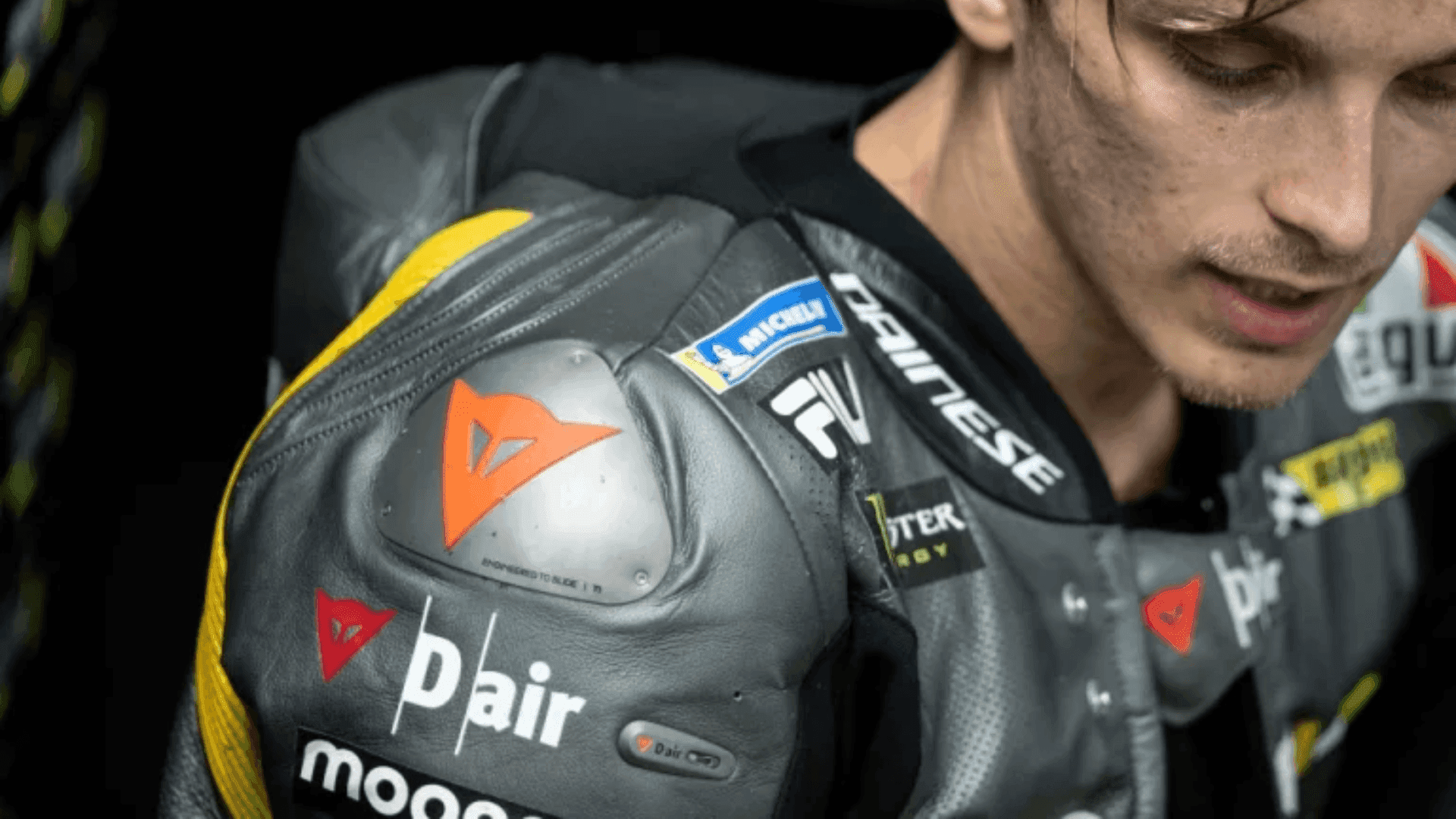 מדוע לוחות ההגנה של Dainese עשויים מתכת ולא פלסטיק?